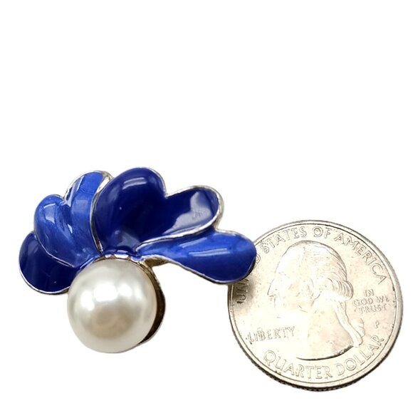 Vintage Blue Enamel Flower Clip-on Earrings with Pearl Centers Statement Jewelry - Picture 7 of 7